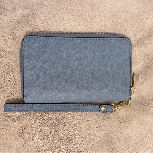 *SOLD* Michael Kors Wristlet - Picture 2 of 6